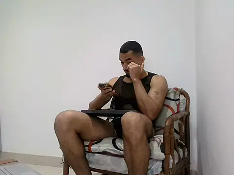 YakedCrus webcam show