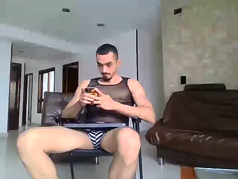 YakedCrus webcam show