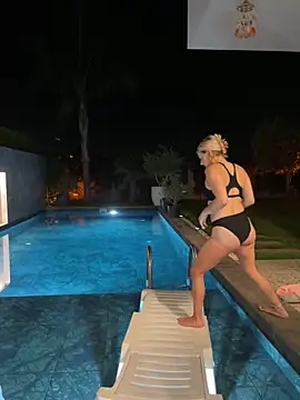 Show modela SexOnMyLvL na web-kameri