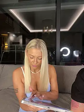 Pokazy przed kamerką – SexOnMyLvL
