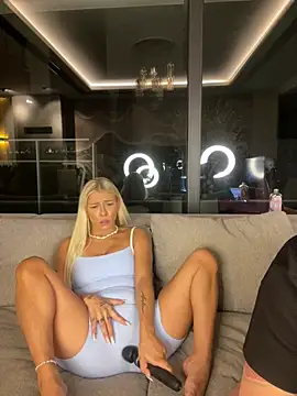 Pokazy przed kamerką – SexOnMyLvL