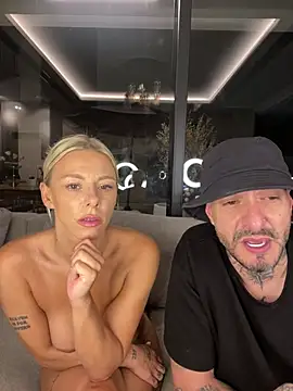 Show modela SexOnMyLvL na web-kameri