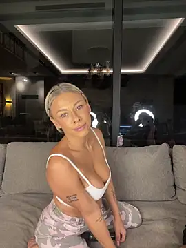 SexOnMyLvL Show in webcam