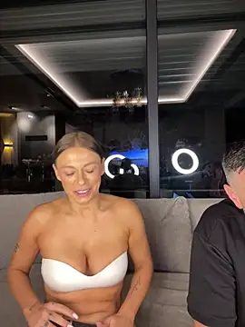 Pokazy przed kamerką – SexOnMyLvL
