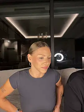 Show modela SexOnMyLvL na web-kameri