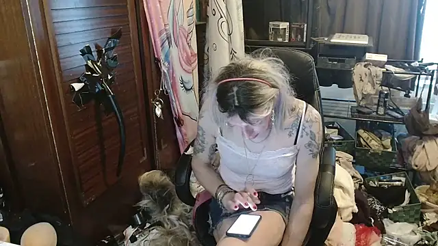 Ombeline1 Show in webcam