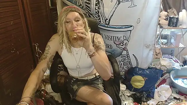 Ombeline1 Show in webcam