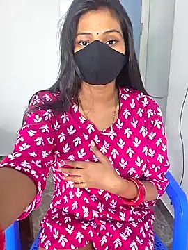 Priya_04: διαδικτυακό σόου στην κάμερα