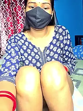 Priya_04: διαδικτυακό σόου στην κάμερα