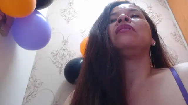 Chat +18 de Lizeth_Bels ao vivo