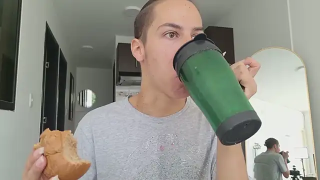 grey___27 Show Webcam