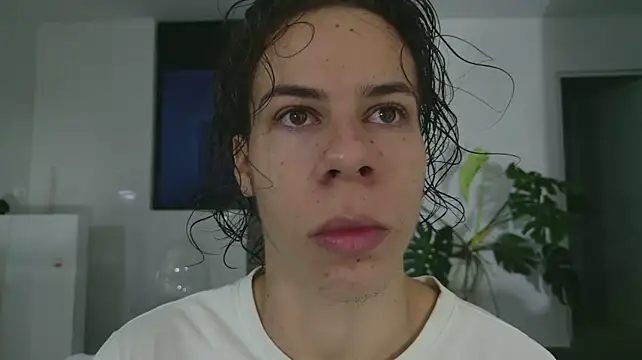 grey___27: διαδικτυακό σόου στην κάμερα