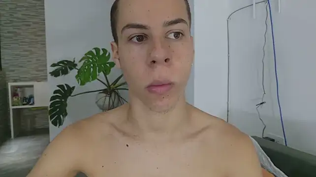 grey___27: διαδικτυακό σόου στην κάμερα