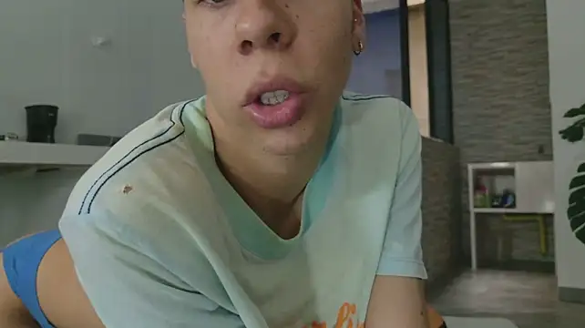 grey___27 Show in webcam