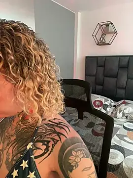 Pokazy przed kamerką – Bonnie_vega