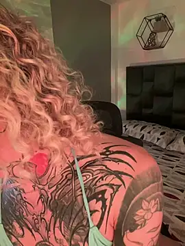 Show modela Bonnie_vega na web-kameri