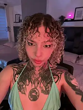 Show modela Bonnie_vega na web-kameri