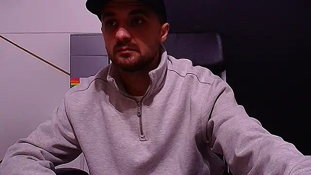 Show modela JamesMyerss na web-kameri