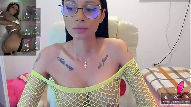 kissnicol32's Live XXX Chat