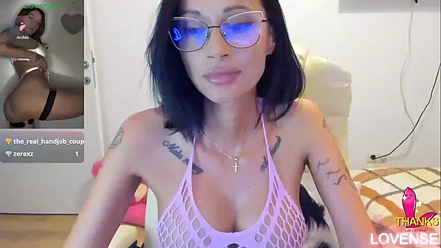 kissnicol32's Live XXX Chat