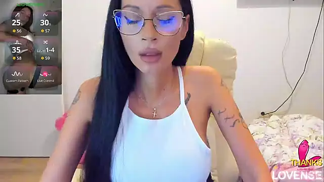 kissnicol32 Adlı Modelin Canlı XXX Sohbeti