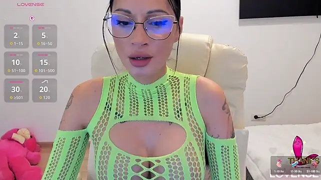 kissnicol32's Live XXX Chat
