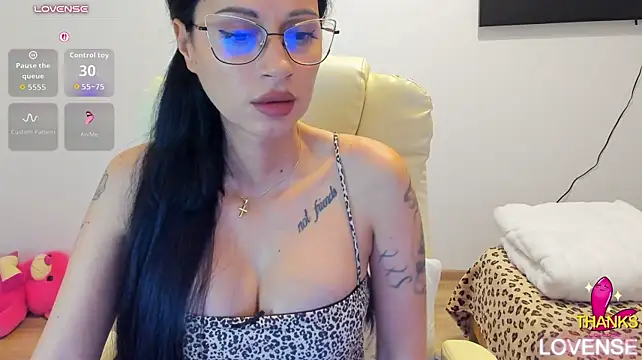 kissnicol32's Live XXX Chat