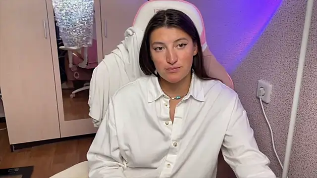 Katrin__kiss Adlı Modelin Canlı XXX Sohbeti