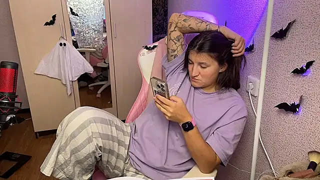 Katrin__kiss Adlı Modelin Canlı XXX Sohbeti