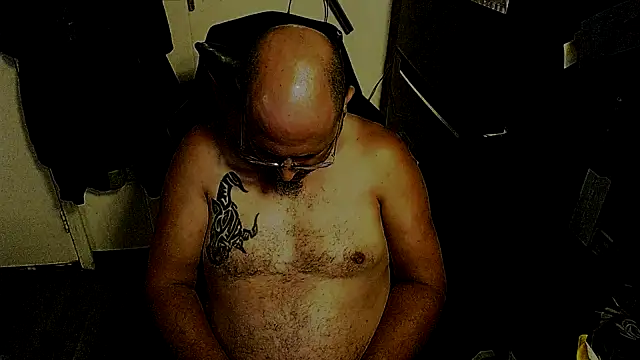 KrazyLegz Show in webcam