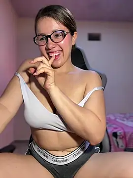 צ'אט XXX בשידור חי של solecito_22