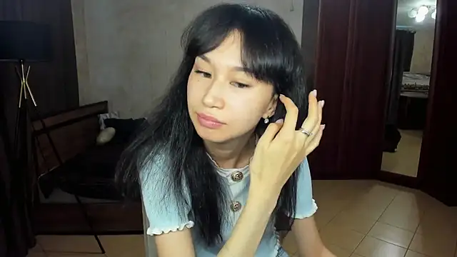 SheilaRare Adlı Modelin Canlı XXX Sohbeti