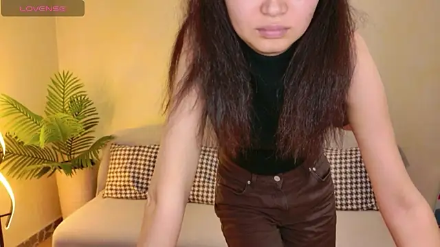 SheilaRare Adlı Modelin Canlı XXX Sohbeti