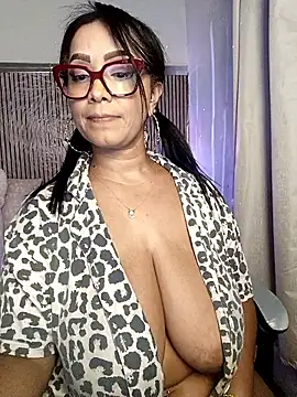 Yameil's Live XXX Chat