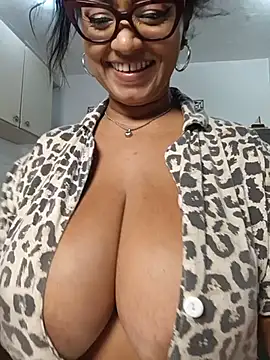 Chat XXX ao vivo de Yameil
