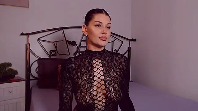 YvonneEverlee Adlı Modelin Canlı XXX Sohbeti