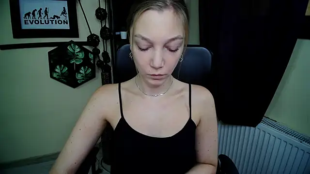 EmillyPlay Webcam show