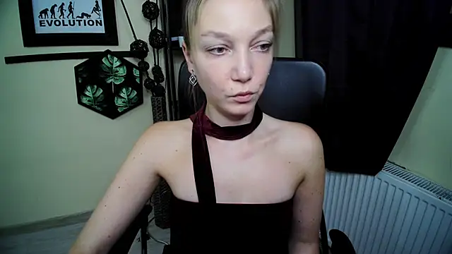 Pokazy przed kamerką – EmillyPlay