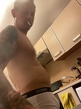 Show modela Yourhotboy_42 na web-kameri