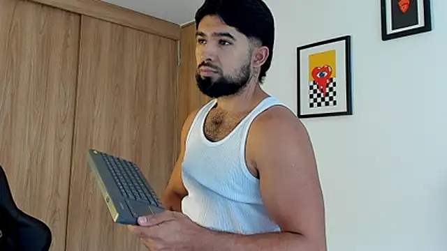عرض كام ethaanjones