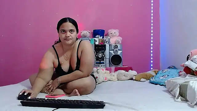 brunnette_hot Show in webcam