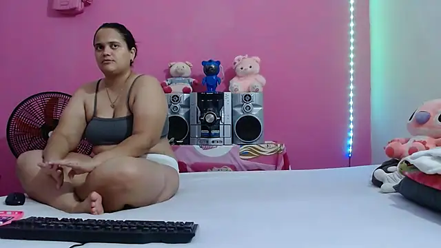 brunnette_hot élő XXX-chatje