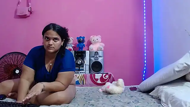 brunnette_hot élő XXX-chatje