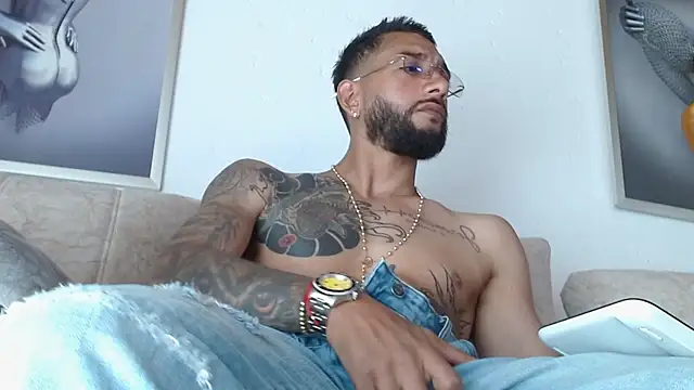 Show modela LukasScott_ na web-kameri