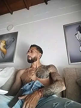 LukasScott_ Show in webcam
