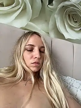 Adelina0001 在線直播表演