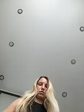 Adelina0001のウェブカメラショー
