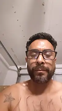 Forbidden_daddy: διαδικτυακό σόου στην κάμερα