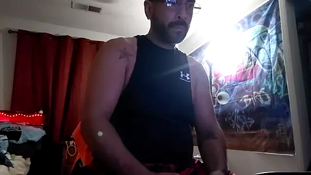 Forbidden_daddy: διαδικτυακό σόου στην κάμερα