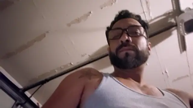 Forbidden_daddy: διαδικτυακό σόου στην κάμερα